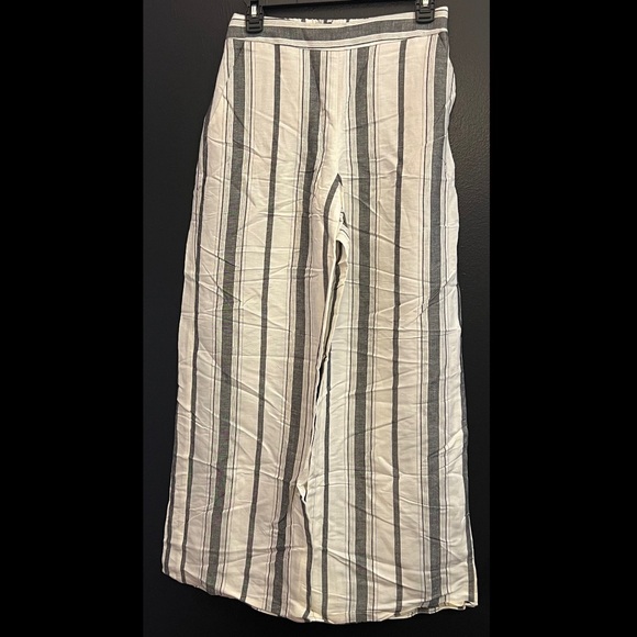 EXPRESS Striped Two-Piece Linen Set - White & Gray Pants and Bustier - Picture 4 of 9